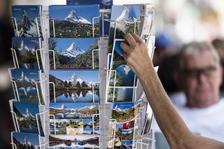 Les recettes de la balance touristique, soit les dépenses de visiteurs étrangers en Suisse, ont augmenté de 48,3% sur un an pour atteindre 16,6 milliards de francs. (KEYSTONE/Christian Beutler)